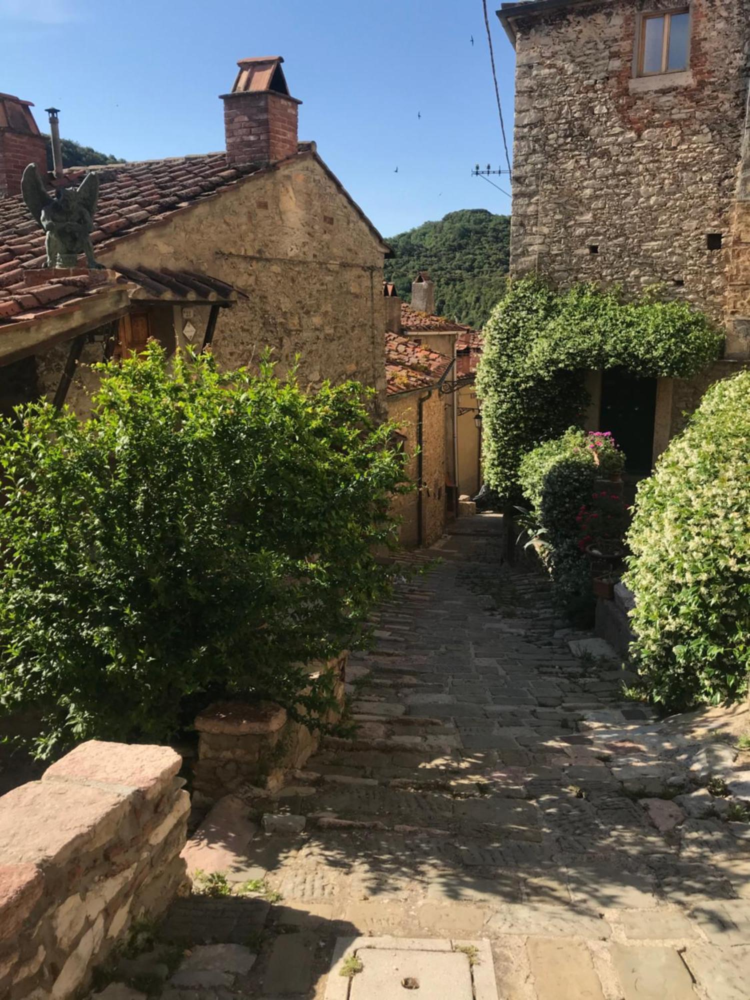 Le Dame Del Borgo Lägenhet Sassetta Exteriör bild