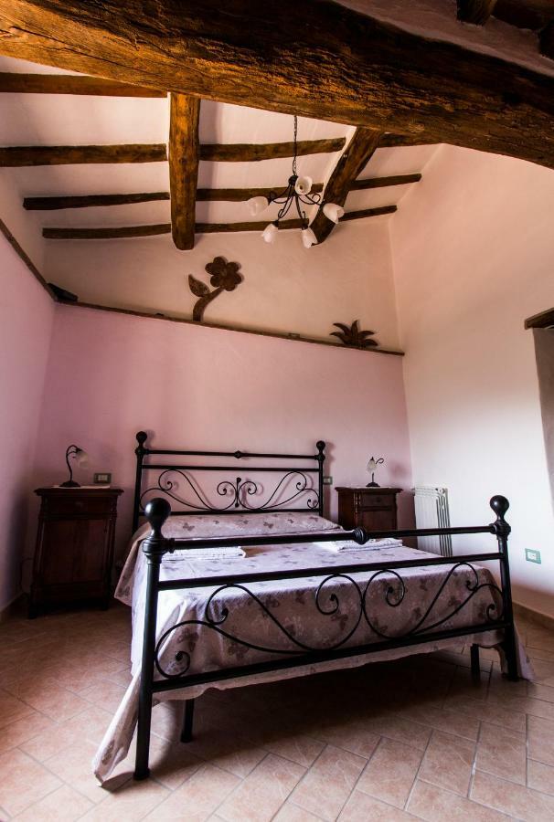 Le Dame Del Borgo Lägenhet Sassetta Exteriör bild