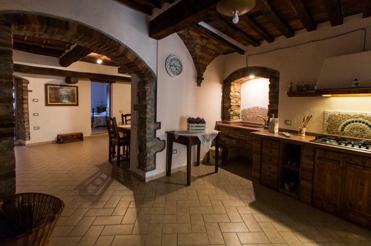 Le Dame Del Borgo Lägenhet Sassetta Exteriör bild