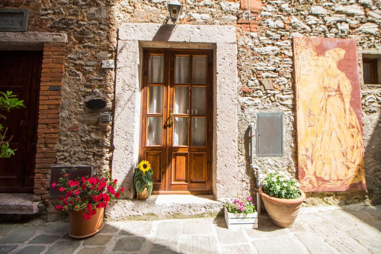 Le Dame Del Borgo Lägenhet Sassetta Exteriör bild