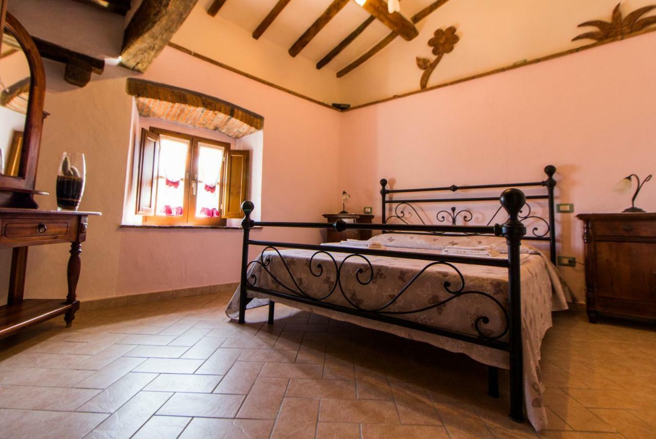 Le Dame Del Borgo Lägenhet Sassetta Exteriör bild